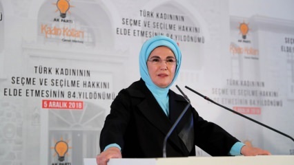 Primeira-dama Erdoğan participou do Dia dos Direitos da Mulher