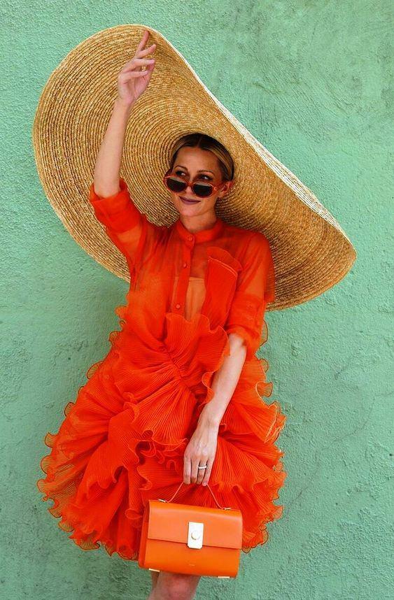 Combinação de vestido laranja