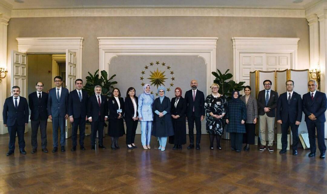 Emine Erdoğan reuniu-se com os recém-nomeados membros do conselho da Casa da Cultura Africana
