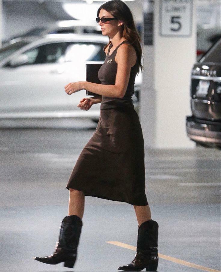 Combinação de bota de cowboy Kendall Jenner 