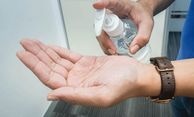 Como usar desinfetantes para as mãos