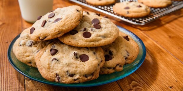 Como fazer biscoitos práticos com pedaços de chocolate?