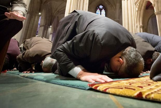 Como realizar a oração quando a oração chega tarde com a congregação?