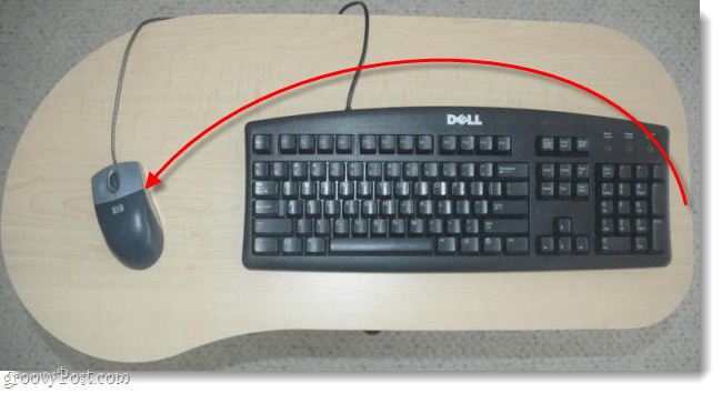 coloque o mouse à esquerda do teclado