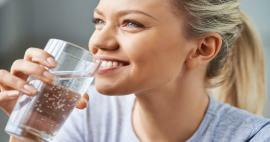 Quais são os benefícios de beber água para pele e cabelo? Beber muita água melhora a pele?