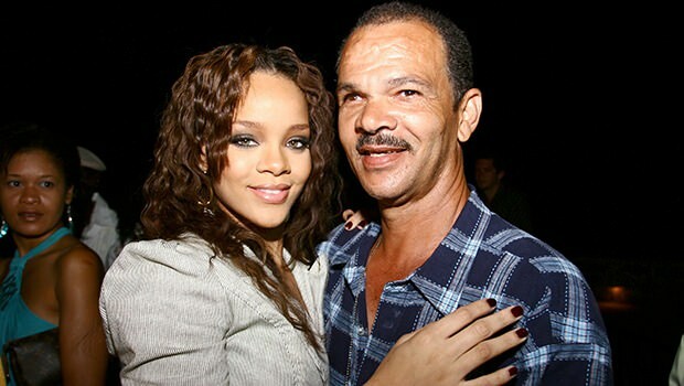 Rihanna estendeu a mão amiga para o pai, que foi pego em coronavírus