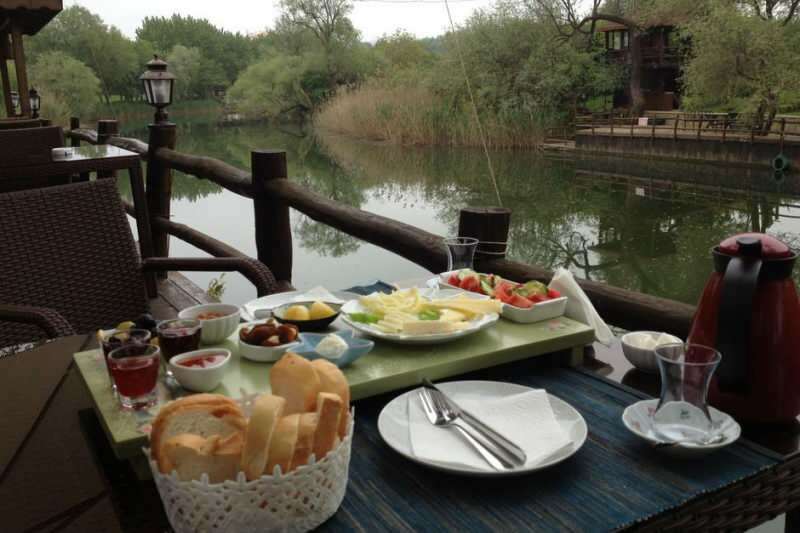 Lugares onde você pode ficar feliz em tomar café da manhã em Agva