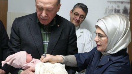 O presidente Erdoğan e sua esposa Emine Erdoğan visitaram as vítimas do terremoto