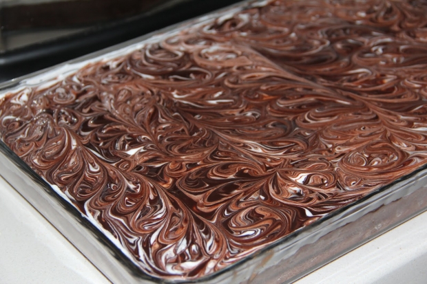 Como fazer o bolo mais fácil de chorar? Chorando receita de bolo com delicioso molho de chocolate