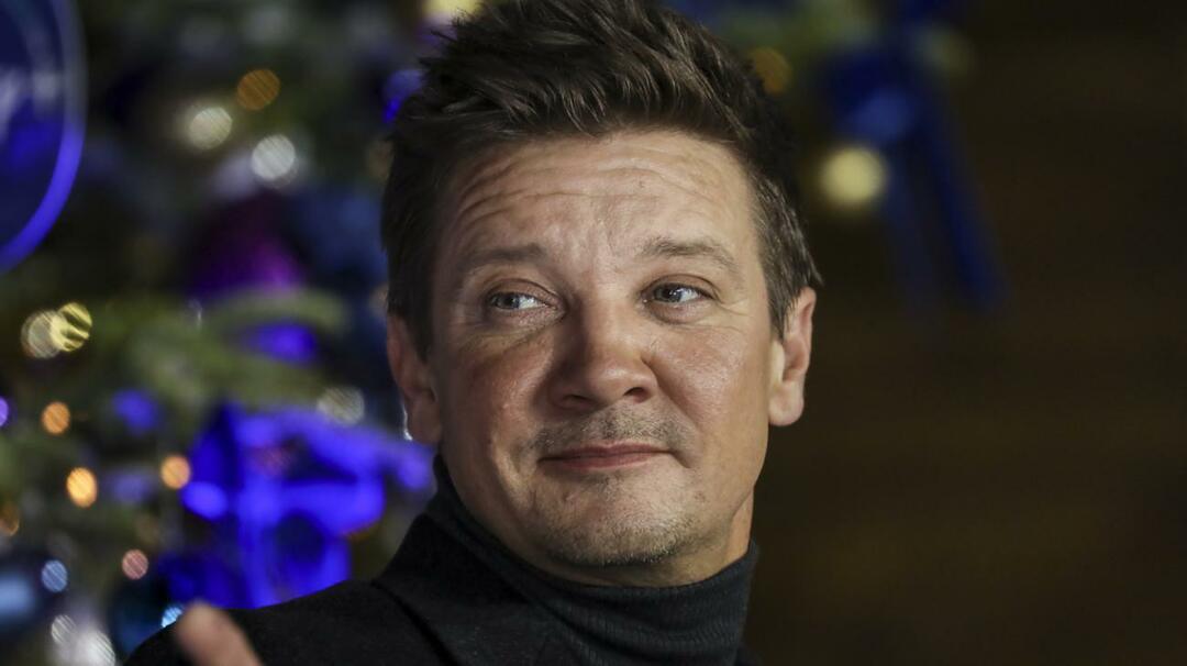 Estava sob o limpa-neve! Jeremy Renner dispensado