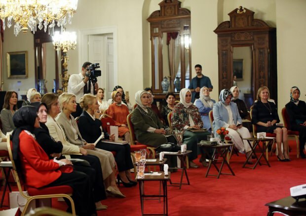 A primeira-dama Erdoğan participou da entrevista em Dolmabahçe