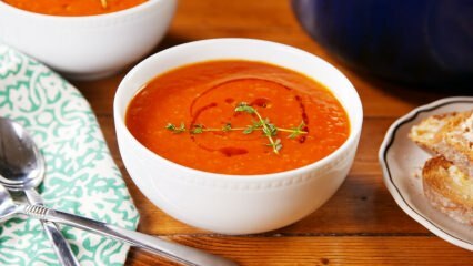 Como fazer sopa de tomate fácil em casa?