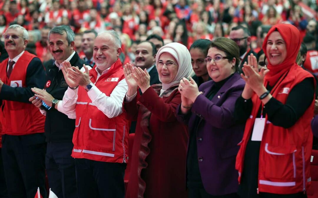 Emine Erdoğan falou na Cerimônia do Prêmio de Voluntariado Internacional Red Vest