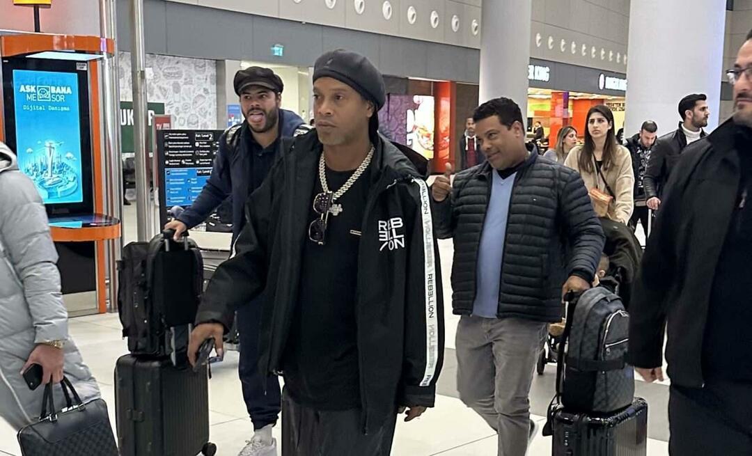 O lendário jogador de futebol Ronaldinho veio para Istambul!