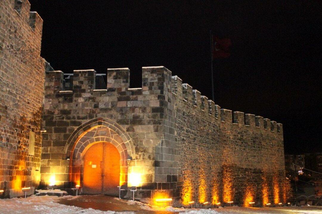 Características do Castelo de Erzurum 