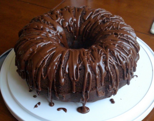 A receita de bolo de chocolate mais fácil! Como fazer um bolo de chocolate? Bolo de chocolate com pouca cobertura