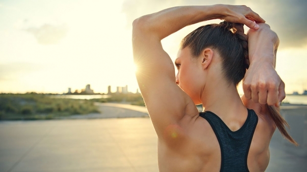 Exercícios para manter as costas retas! Como as gorduras traseiras vão? Movimentos das costas com rolo
