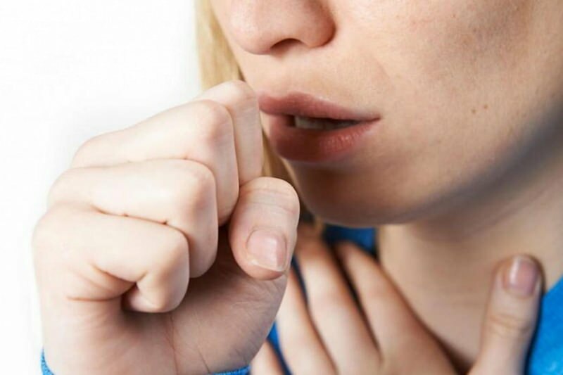 escarro com tosse seca pode causar destruição da garganta e do trato respiratório