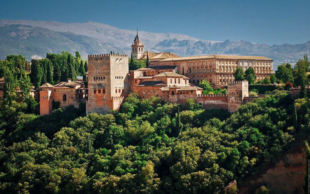 Onde fica o Palácio de Alhambra? Em que país fica o Palácio de Alhambra? Lenda do Palácio de Alhambra