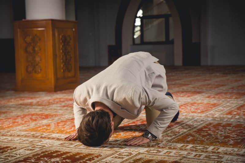 O que é um kamet, como pode ser trazido em oração? Oração Kamet em pronúncia árabe