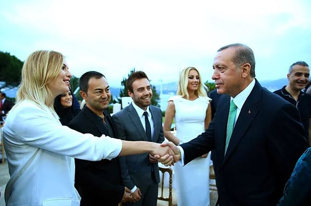 Confissões sinceras da famosa cantora! Serdar Ortaç: Também estou apaixonado pela liderança de Erdogan ...