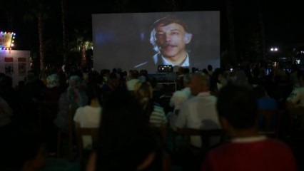 Cinema ao ar livre todas as noites na rua Yeşilçam, em Antália!