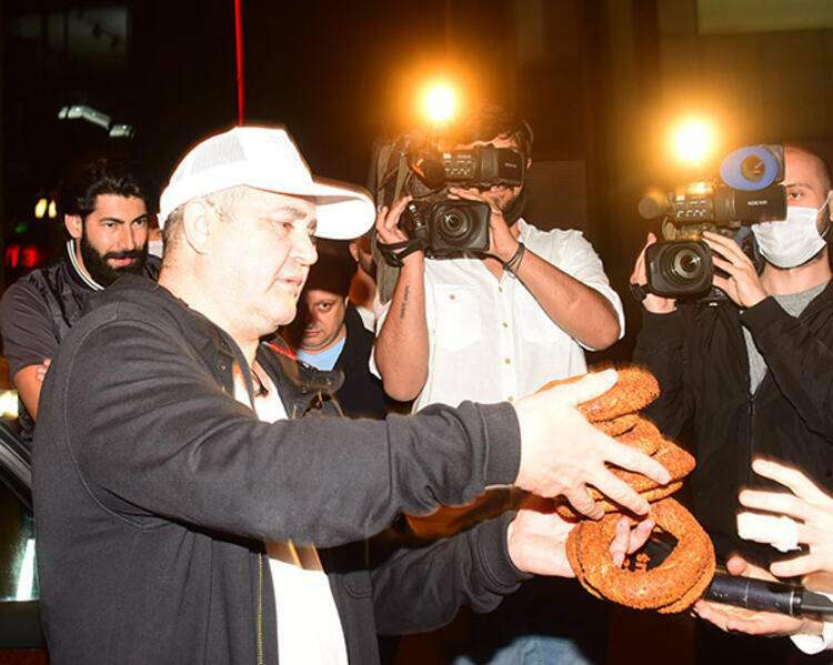 Akafak sezer distribui bagels para jornalistas