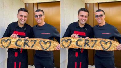  CZN Burak recebeu o mundialmente famoso jogador de futebol Ronaldo em seu estádio em Dubai! Quem é CZN Burak?