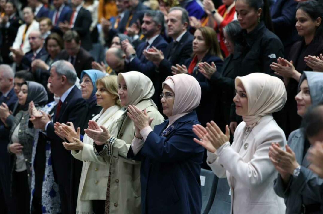 Mensagem especial da primeira-dama Erdoğan para o Dia Internacional pela Eliminação da Violência contra as Mulheres!