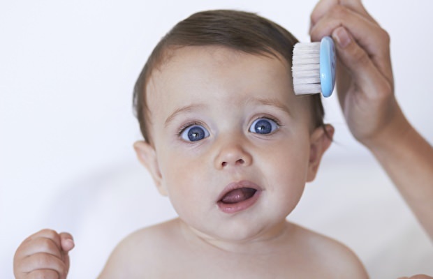 Como devem ser os cuidados com os cabelos do bebê?