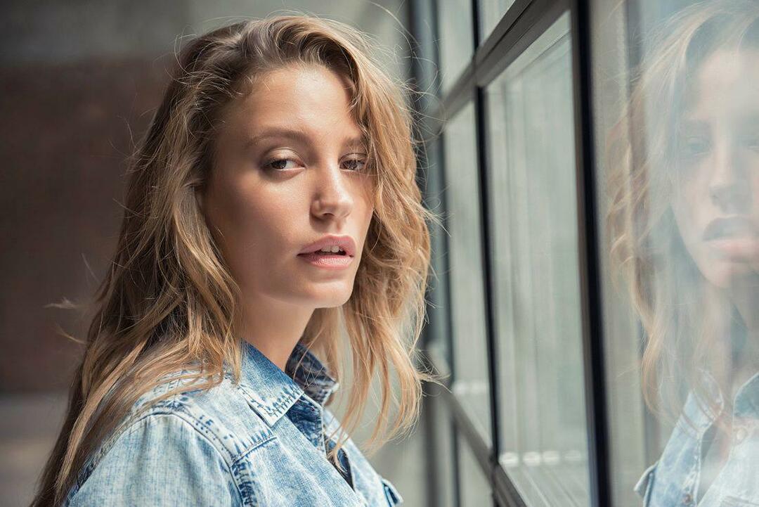 Fortuna de Serenay Sarikaya revelada 