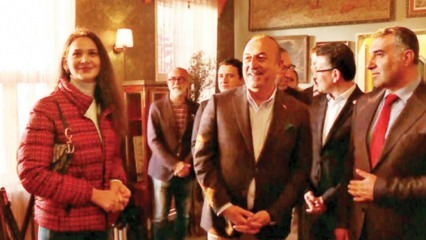 Ministro Mevlüt Çavuşoğlu visitou o cenário da série Confronto