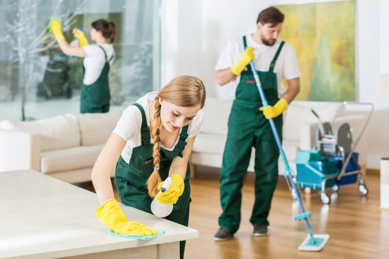 Como é feita a limpeza de escritório mais prática e como é desinfetada?