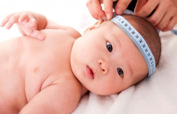 Como medir a circunferência da cabeça dos bebês
