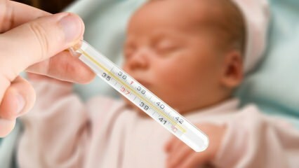 O que deve ser feito com o bebê febril?