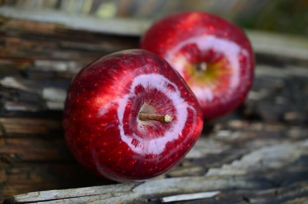 Quais são os benefícios da maçã? Se você colocar canela no suco de maçã e beber ...