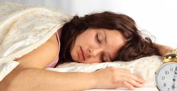 condições que causam sudorese durante o sono à noite