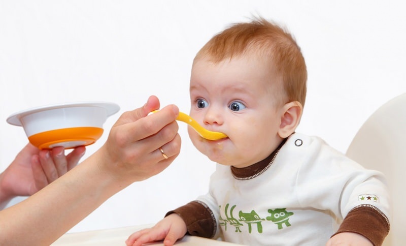 O que é alimentado aos bebês no café da manhã? O que deve estar no café da manhã do bebê?