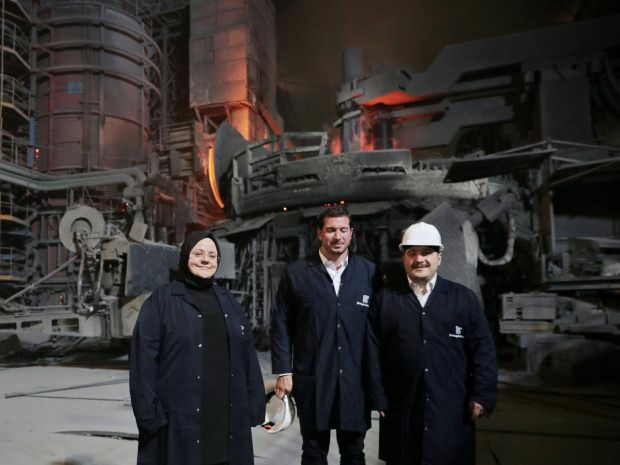 O ministro Zehra Zümrüt Selçuk e Mustafa Varank fizeram sahur com trabalhadores